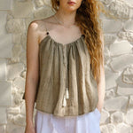 Load image into Gallery viewer, VIENI&#39;s linen open-back tank top for women, perfect for a chic summer look
